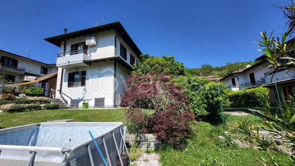 casa indipendente in vendita a Laveno-Mombello in zona Laveno