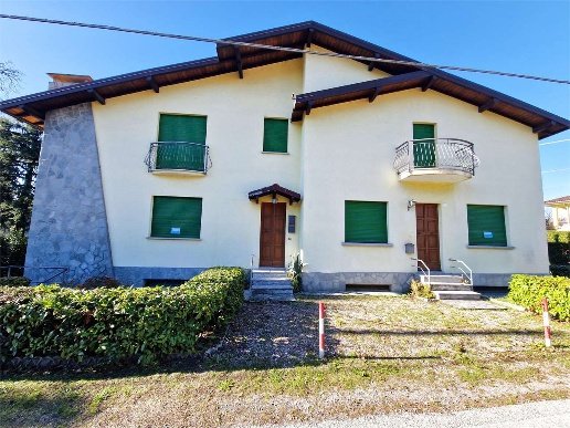 casa indipendente in vendita a Laveno-Mombello in zona Cerro
