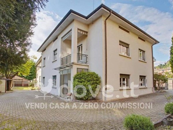 casa indipendente in vendita a Laveno-Mombello