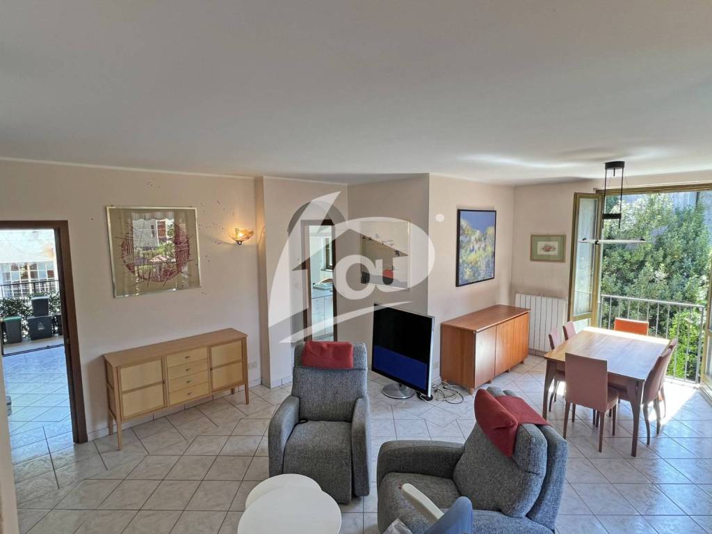 appartamento in vendita a Laveno-Mombello in zona Laveno