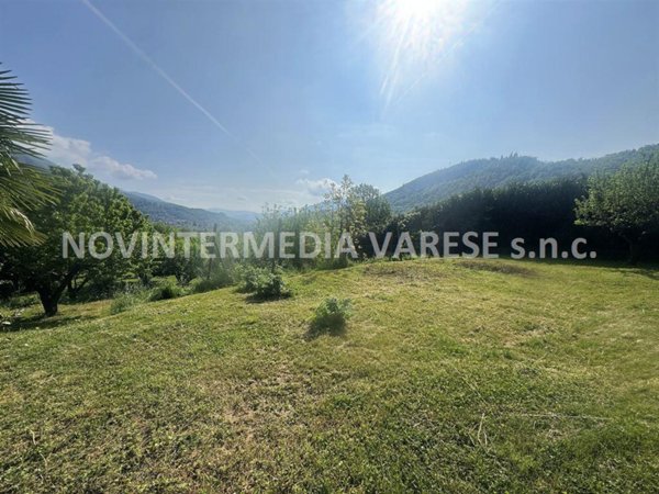 terreno edificabile in vendita a Laveno-Mombello in zona Mombello