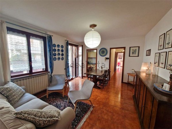 appartamento in vendita a Laveno-Mombello in zona Mombello