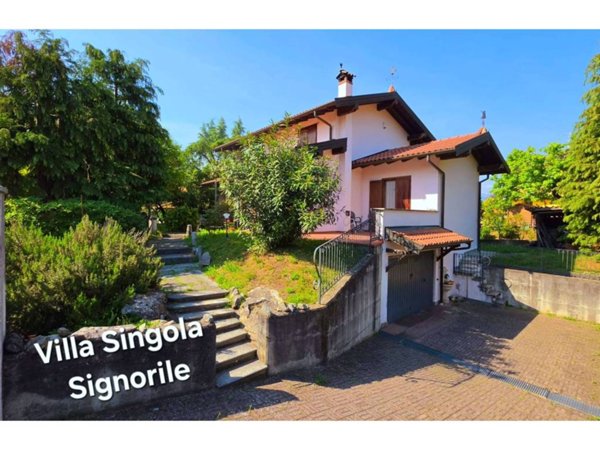 casa indipendente in vendita a Laveno-Mombello in zona Laveno