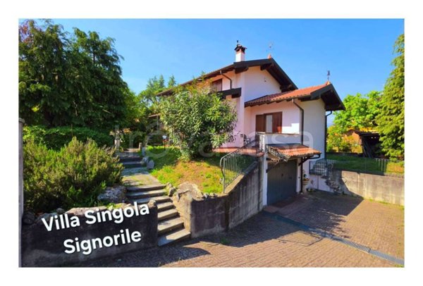 casa indipendente in vendita a Laveno-Mombello in zona Laveno