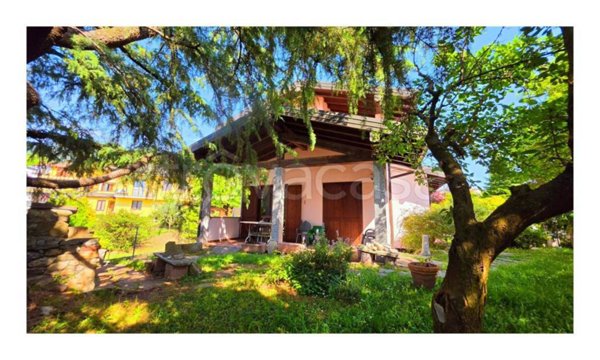casa indipendente in vendita a Laveno-Mombello in zona Laveno