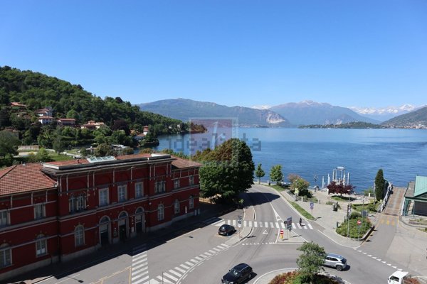 appartamento in vendita a Laveno-Mombello in zona Laveno