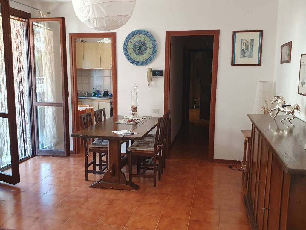 appartamento in vendita a Laveno-Mombello in zona Laveno