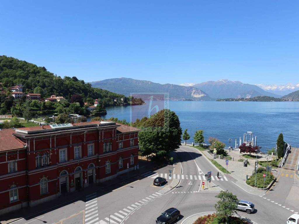 appartamento in vendita a Laveno-Mombello in zona Laveno