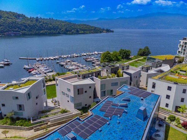 appartamento in vendita a Laveno-Mombello in zona Laveno