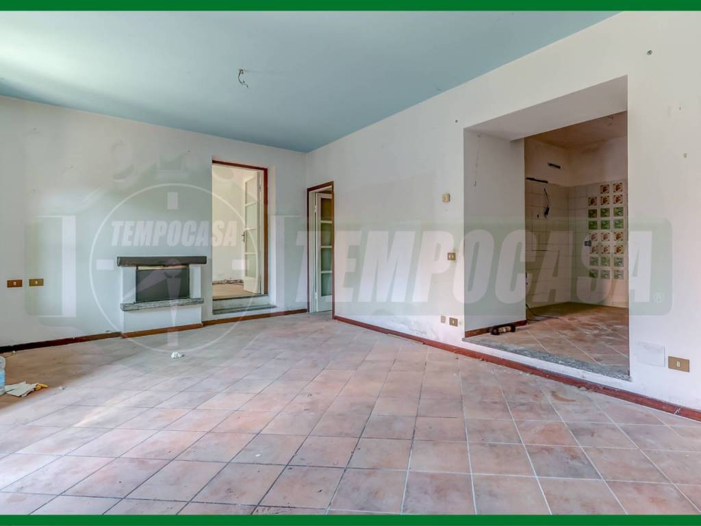 intera palazzina in vendita a Laveno-Mombello in zona Laveno