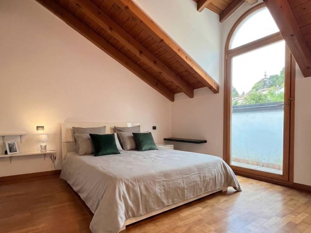 appartamento in vendita a Laveno-Mombello in zona Laveno