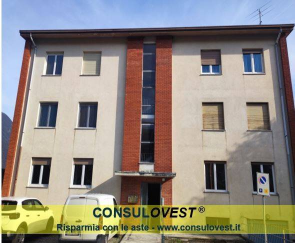 appartamento in vendita a Laveno-Mombello in zona Laveno
