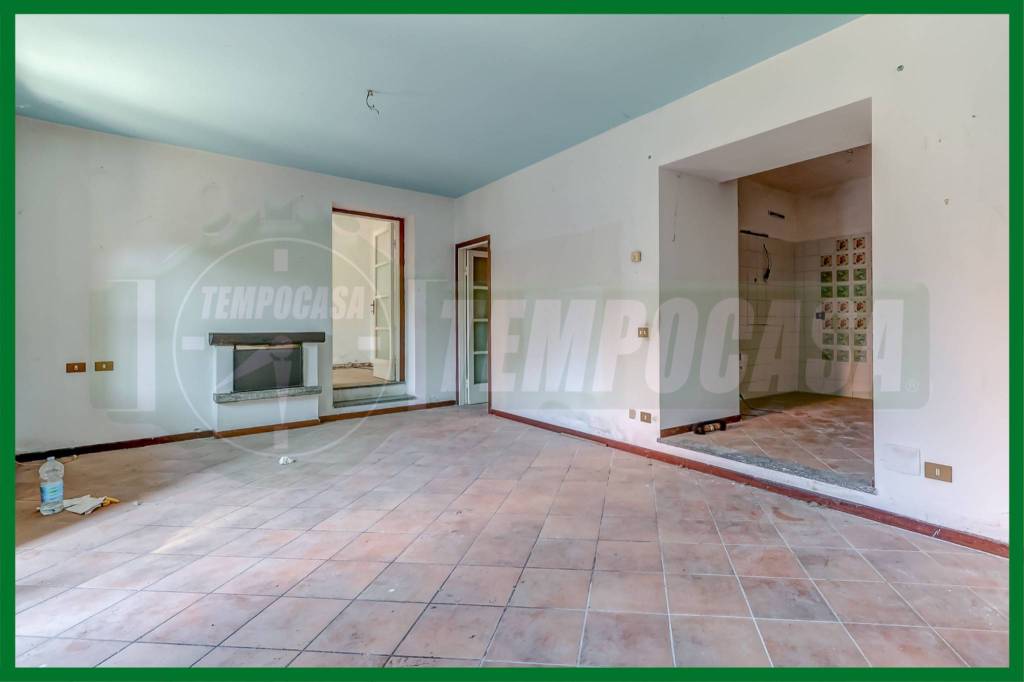 appartamento in vendita a Laveno-Mombello in zona Laveno