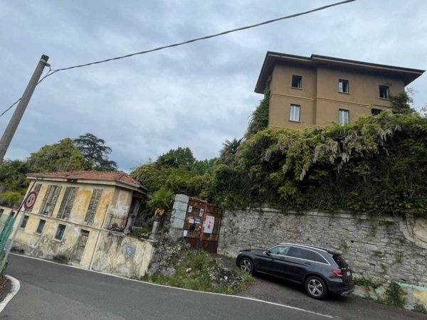 casa indipendente in vendita a Laveno-Mombello in zona Laveno