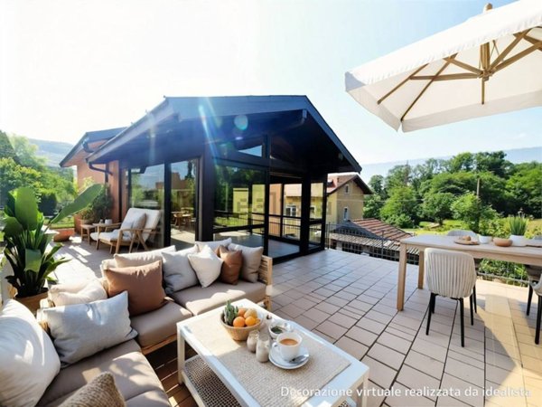 casa indipendente in vendita a Laveno-Mombello in zona Mombello