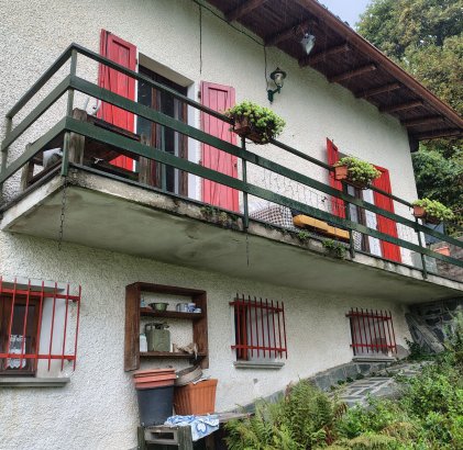 appartamento in vendita a Laveno-Mombello in zona Casere
