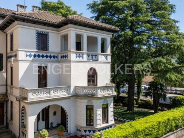 appartamento in vendita a Laveno-Mombello in zona Laveno