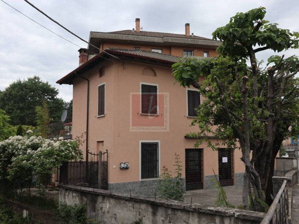casa indipendente in vendita a Laveno-Mombello in zona Laveno
