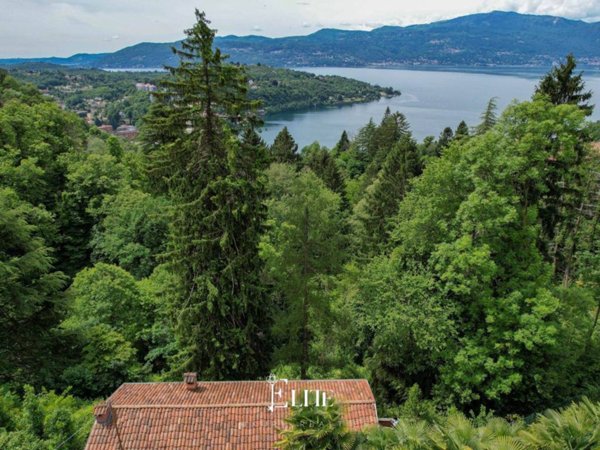 casa indipendente in vendita a Laveno-Mombello in zona Laveno