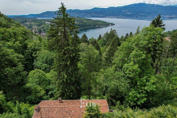 casa indipendente in vendita a Laveno-Mombello in zona Laveno