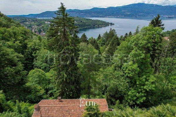casa indipendente in vendita a Laveno-Mombello in zona Laveno