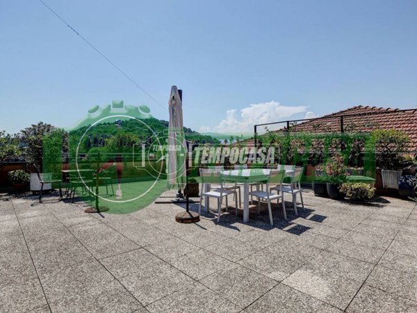 appartamento in vendita a Laveno-Mombello