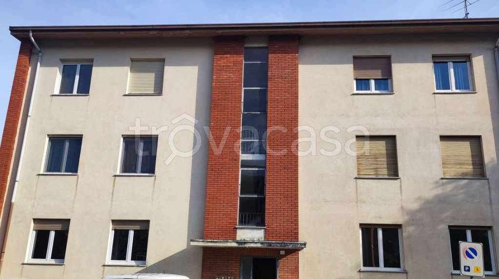 appartamento in vendita a Laveno-Mombello in zona Laveno