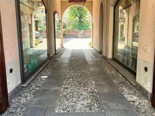 appartamento in vendita a Laveno-Mombello in zona Corte