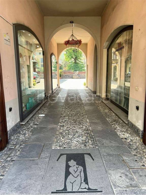 appartamento in vendita a Laveno-Mombello in zona Laveno