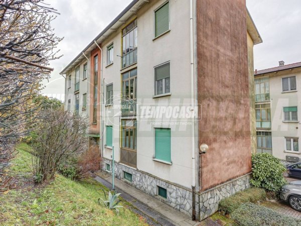 appartamento in vendita a Laveno-Mombello in zona Valdinaca