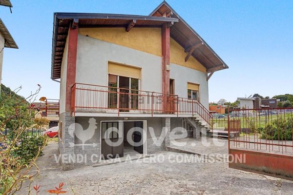 casa indipendente in vendita a Laveno-Mombello in zona Somisso