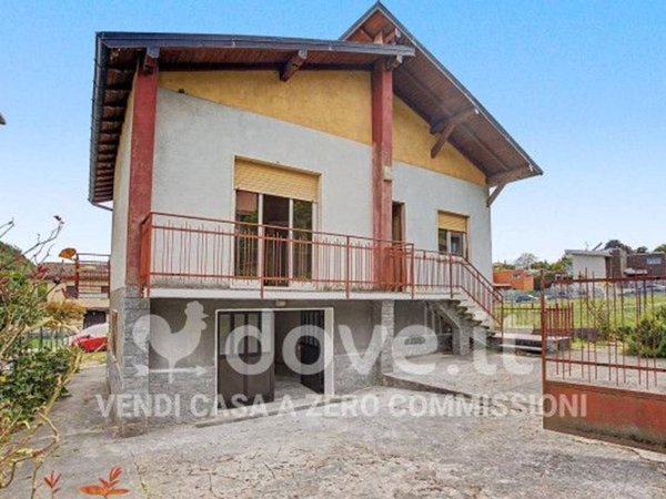 casa indipendente in vendita a Laveno-Mombello