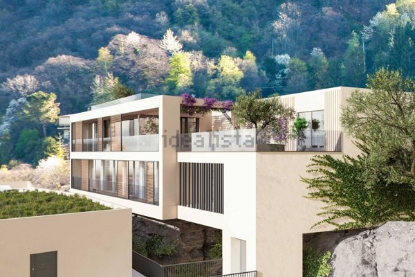 appartamento in vendita a Laveno-Mombello in zona Laveno