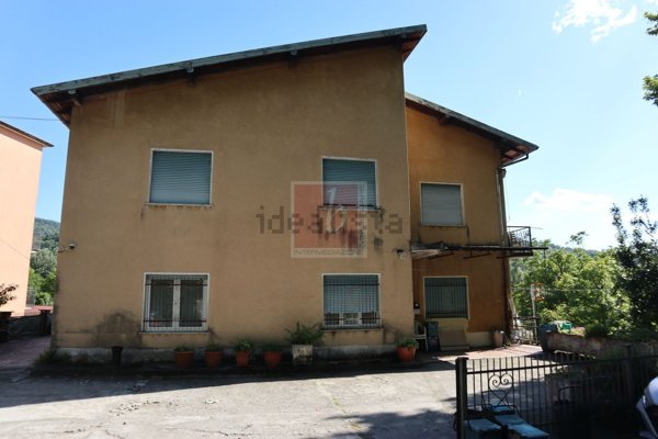 appartamento in vendita a Laveno-Mombello in zona Pradaccio