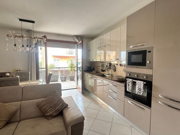 appartamento in vendita a Laveno-Mombello in zona Brugnolo