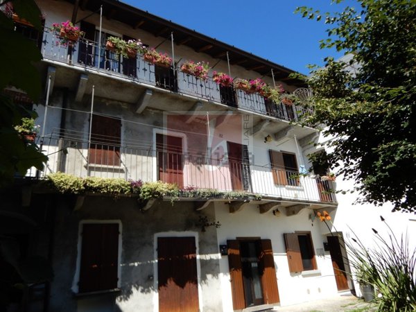 appartamento in vendita a Laveno-Mombello in zona Mombello