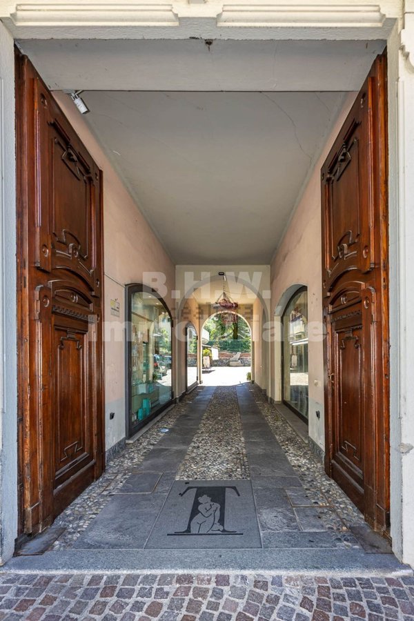 appartamento in vendita a Laveno-Mombello in zona Laveno
