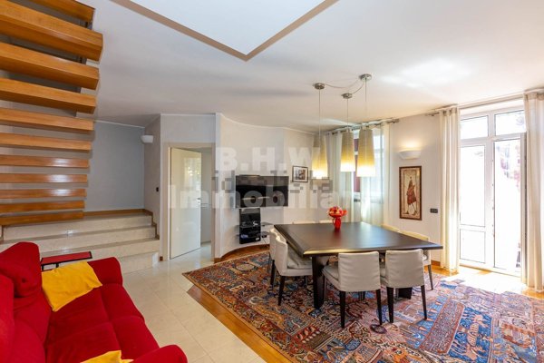 appartamento in vendita a Laveno-Mombello in zona Laveno