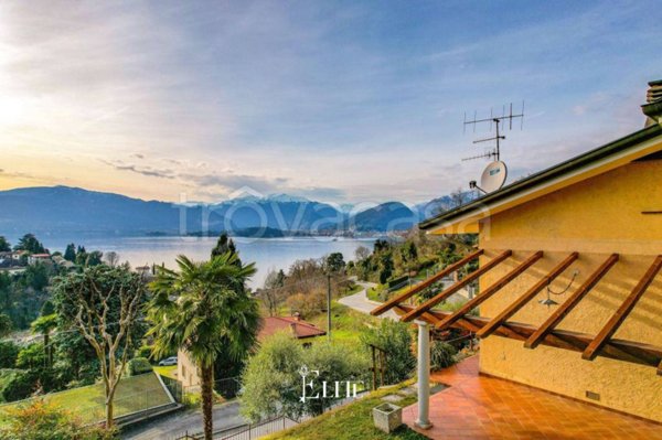 casa indipendente in vendita a Laveno-Mombello in zona Monteggia