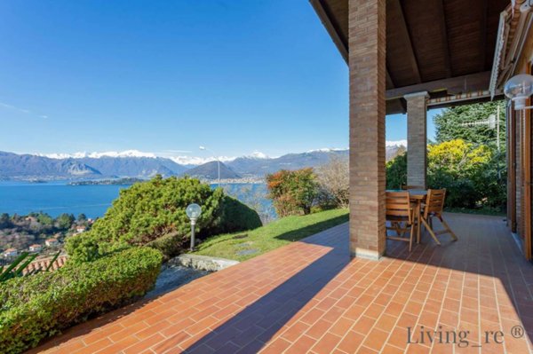 casa indipendente in vendita a Laveno-Mombello in zona Laveno