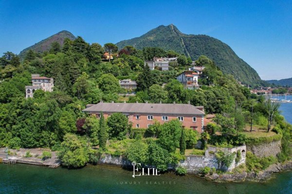 casa indipendente in vendita a Laveno-Mombello in zona Laveno