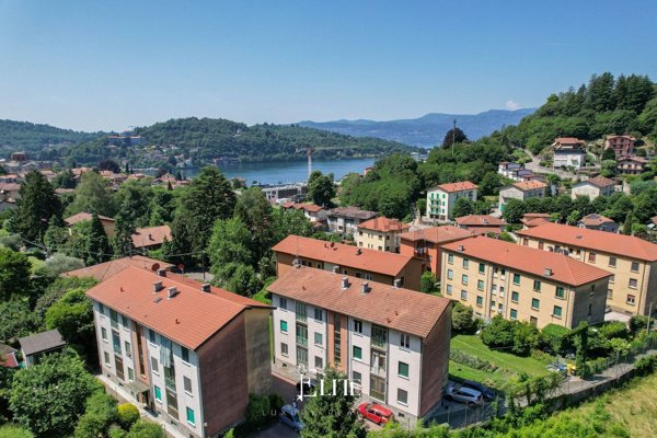 appartamento in vendita a Laveno-Mombello in zona Valdinaca