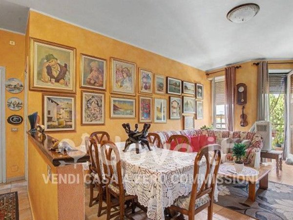 appartamento in vendita a Laveno-Mombello in zona Laveno