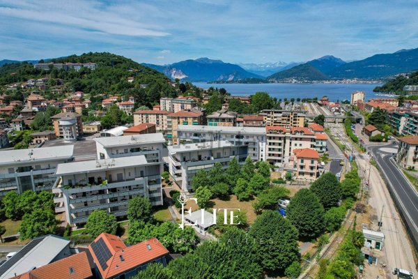 appartamento in vendita a Laveno-Mombello in zona Laveno