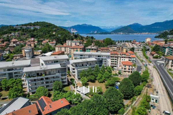 appartamento in vendita a Laveno-Mombello in zona Laveno