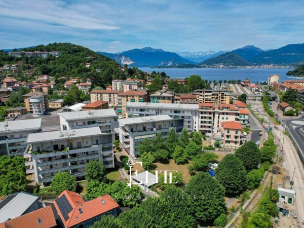 appartamento in vendita a Laveno-Mombello in zona Laveno