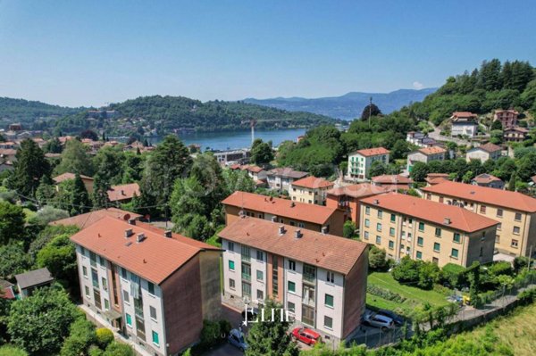 appartamento in vendita a Laveno-Mombello in zona Laveno