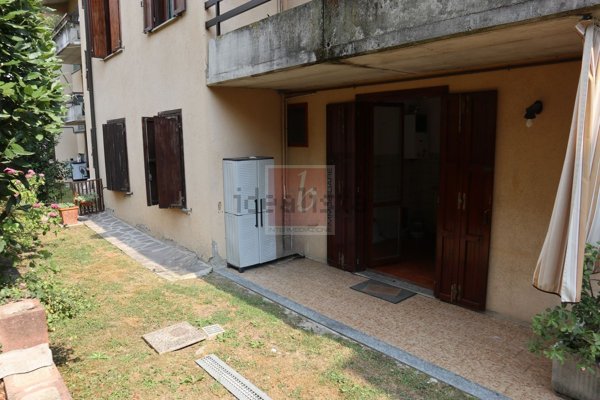 appartamento in vendita a Laveno-Mombello in zona Mombello