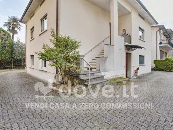 casa indipendente in vendita a Laveno-Mombello