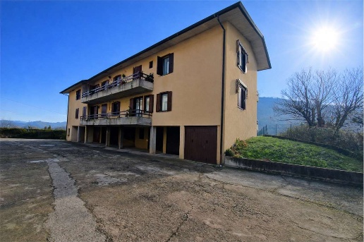 appartamento in vendita a Laveno-Mombello in zona Mombello